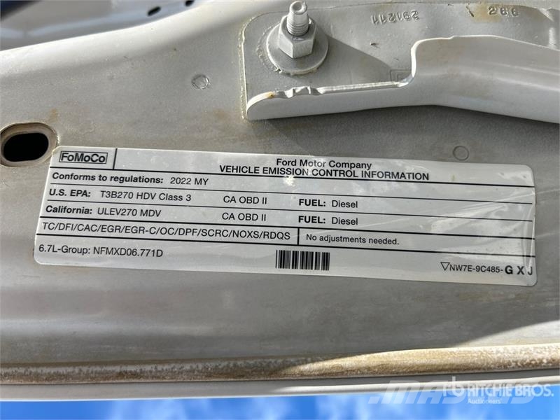 Ford F-350 XLT 4x4 Crew Cab Pickup Drugi