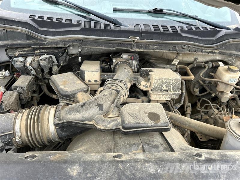 Ford F-350 XLT 4x4 Crew Cab Pickup أخرى