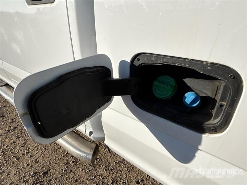 Ford F-350 XLT 4x4 Crew Cab Pickup Ostalo