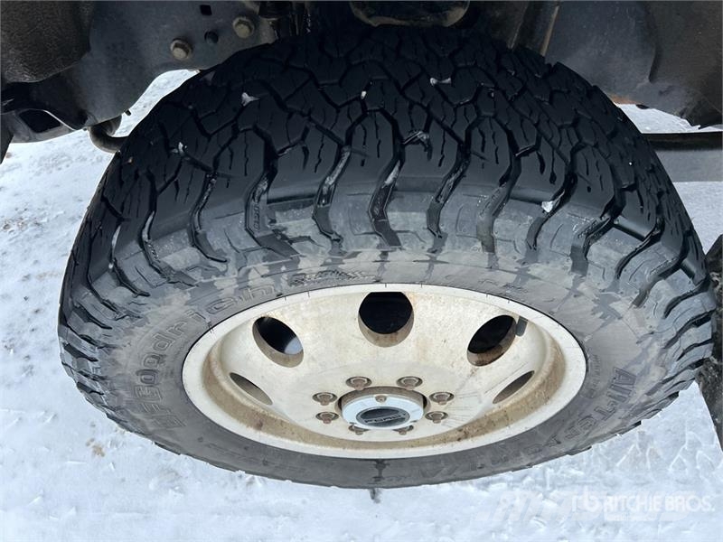 Ford F-350 XLT 4x4 Crew Cab Pickup Ostalo