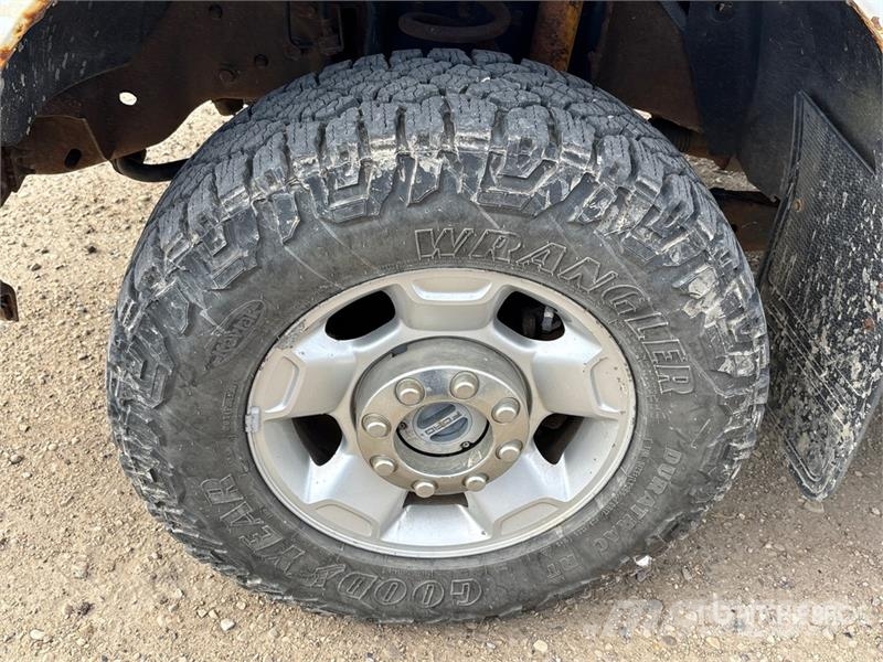 Ford F-350 XLT 4x4 Crew Cab Pickup 其他