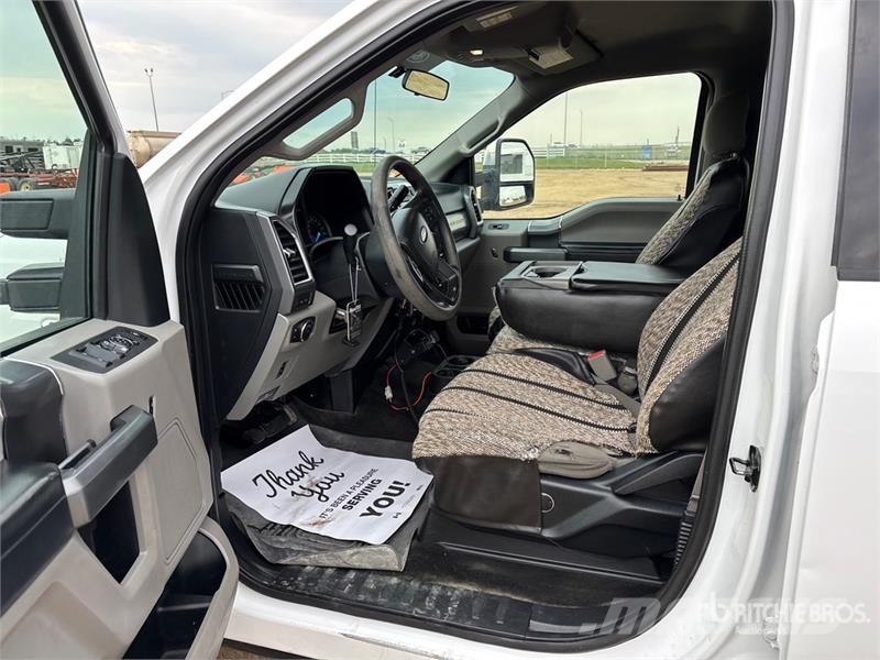 Ford F-350 XLT 4x4 Crew Cab Pickup Ostalo