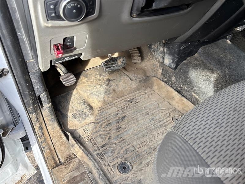 Ford F-350 XLT 4x4 Crew Cab Pickup (Inoperable) Övriga bilar