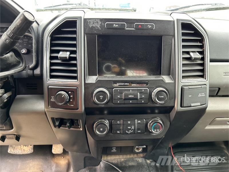 Ford F-350 XLT 4x4 Crew Cab Pickup أخرى