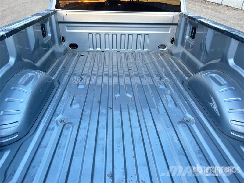 Ford F-350 XLT 4x4 Crew Cab Pickup Ostalo