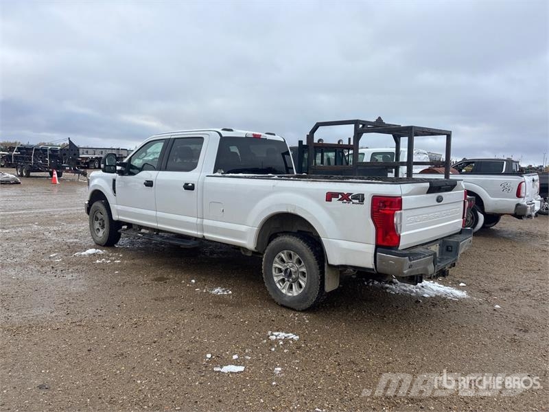 Ford F-350 XLT 4x4 Crew Cab Pickup (Inoperable) Muu