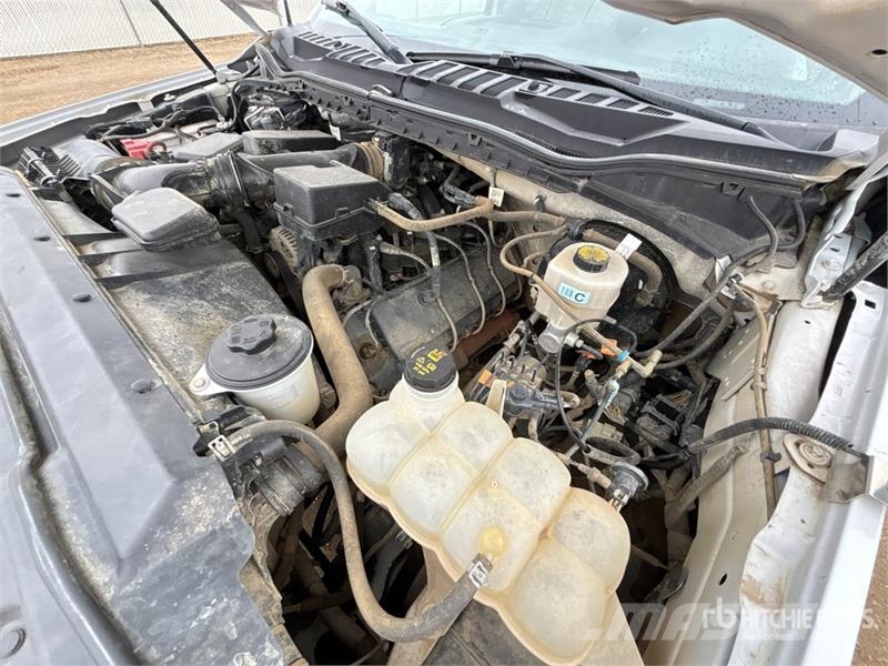 Ford F-350 XLT 4x4 Crew Cab Pickup أخرى