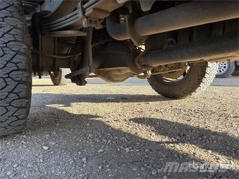 Ford F-350 XLT 4x4 Crew Cab Pickup Ostalo
