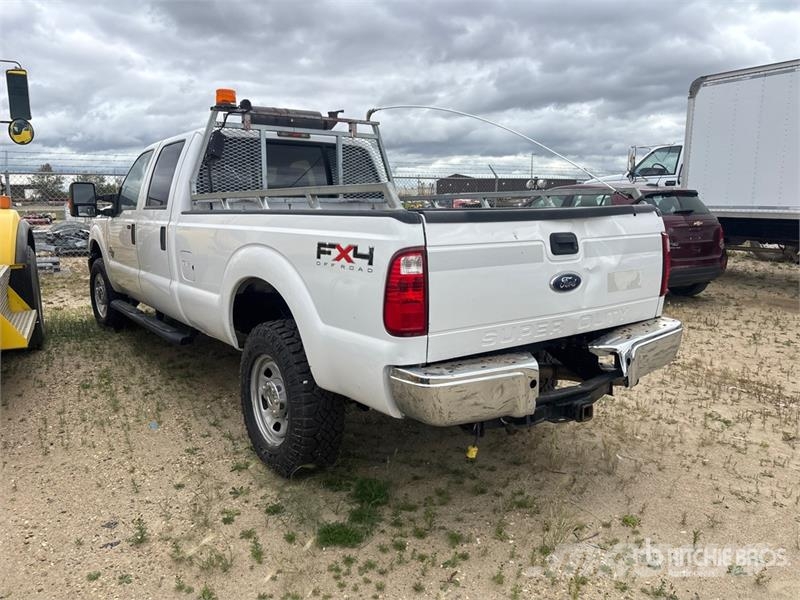 Ford F-350 XLT 4x4 Crew Cab Pickup (Inoperable) Ostalo