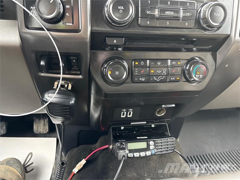 Ford F-350 XLT 4x4 Crew Cab Pickup Ostalo