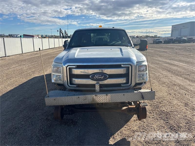 Ford F-350 XLT 4x4 Crew Cab Hi-Rail Pickup Прочие фургоны