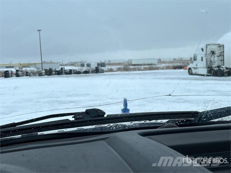 Ford F-350 XLT 4x4 Crew Cab Pickup Ostalo