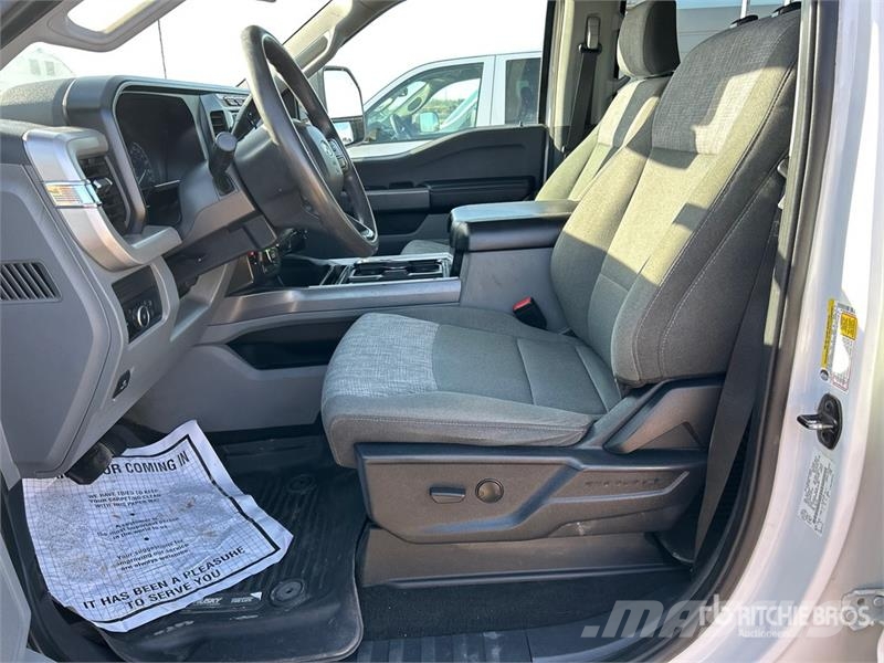 Ford F-350 XLT 4x4 Crew Cab Pickup أخرى