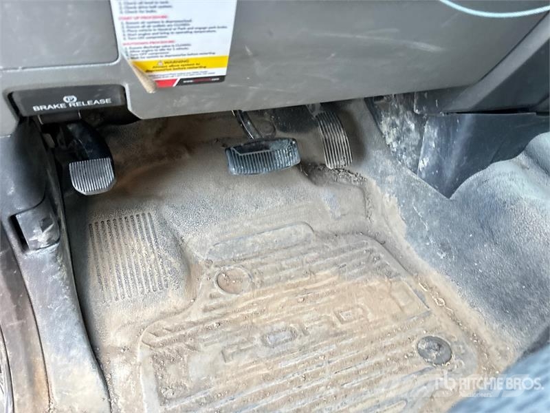 Ford F-350 XLT 4x4 Crew Cab Pickup Ostalo