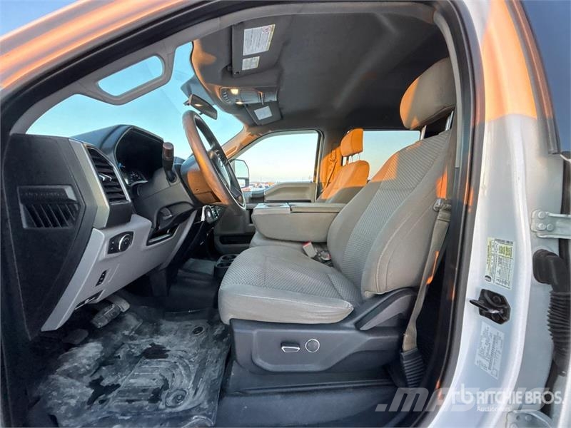 Ford F-350 XLT 4x4 Crew Cab Pickup Muu