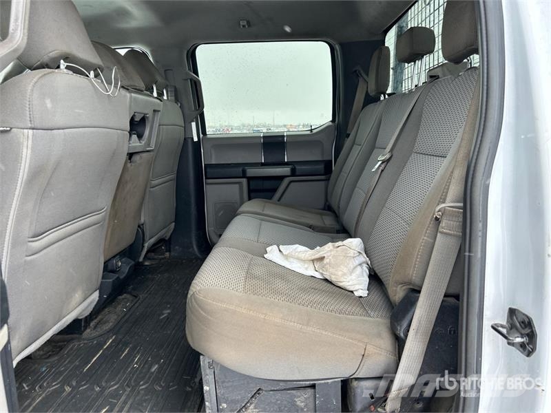 Ford F-350 XLT 4x4 Crew Cab Pickup Ostalo