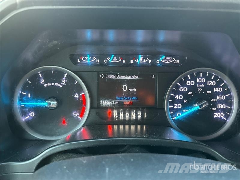 Ford F-350 XLT 4x4 Crew Cab Pickup Muu