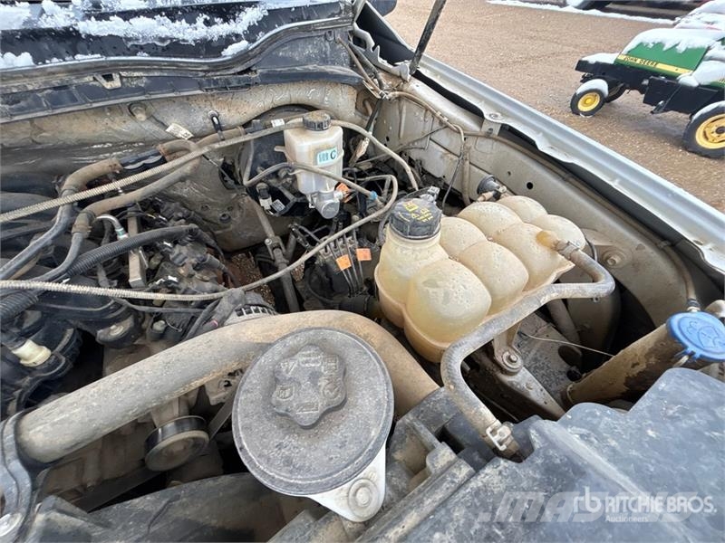 Ford F-350 XLT 4x4 Crew Cab Pickup (Inoperable) Muu