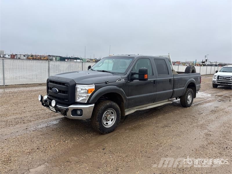 Ford F-350 XLT 4x4 Crew Cab Pickup Ostalo