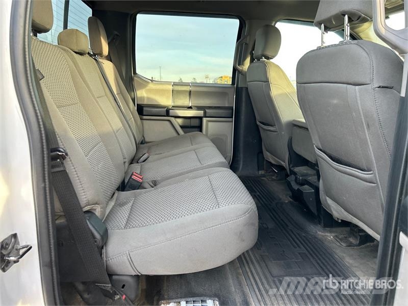 Ford F-350 XLT 4x4 Crew Cab Pickup أخرى