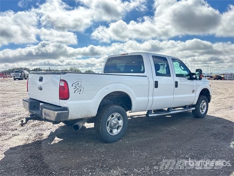 Ford F-350 XLT 4x4 Crew Cab Pickup Drugi