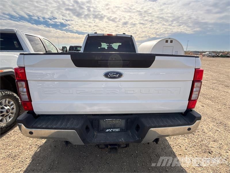 Ford F-350 XLT 4x4 Crew Cab Pickup Ostalo