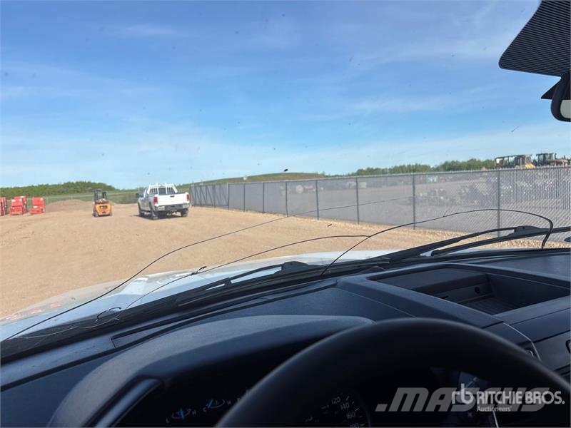 Ford F-350 XLT 4x4 Crew Cab Pickup Anders