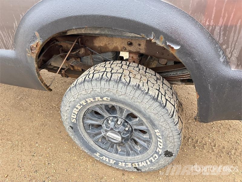 Ford F-350 XLT 4x4 Crew Cab Pickup Andre varebiler