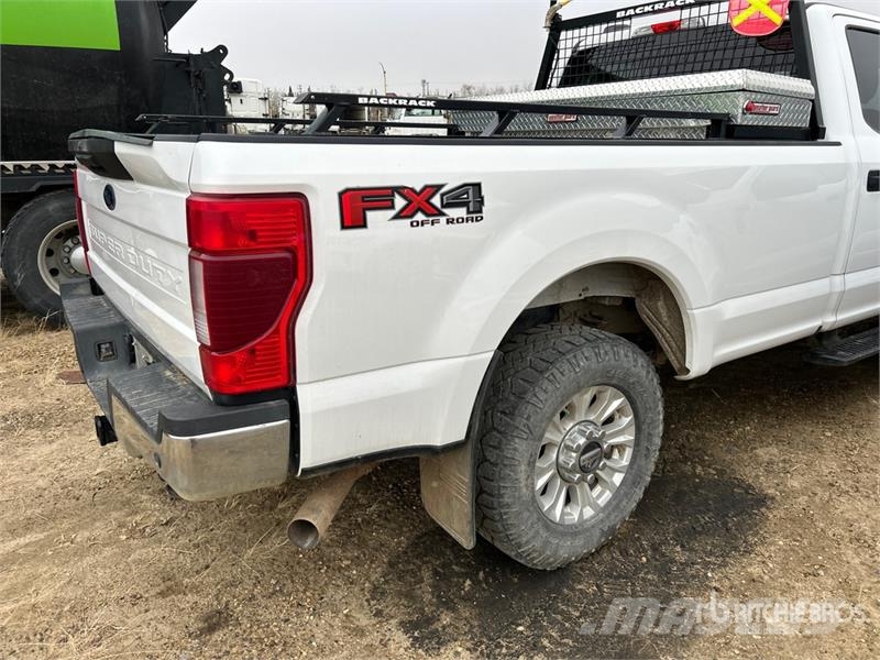 Ford F-350 XLT 4x4 Crew Cab Pickup أخرى