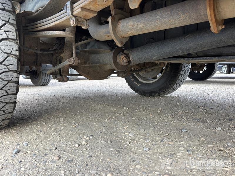 Ford F-350 XLT 4x4 Crew Cab Pickup Ostalo