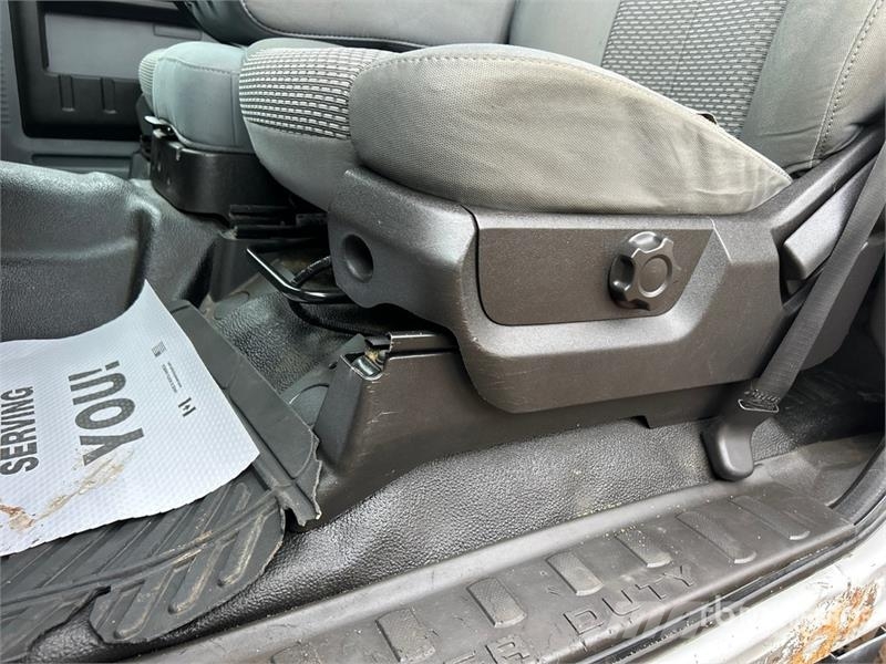 Ford F-350 XLT 4x4 Crew Cab Pickup Ostalo