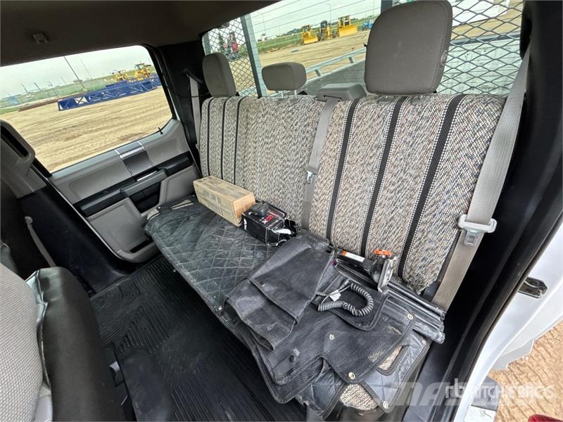 Ford F-350 XLT 4x4 Crew Cab Pickup Ostalo