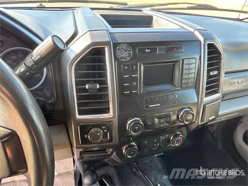 Ford F-350 XLT 4x4 Crew Cab Utility Truck Пікапи / Бічне розвантаження