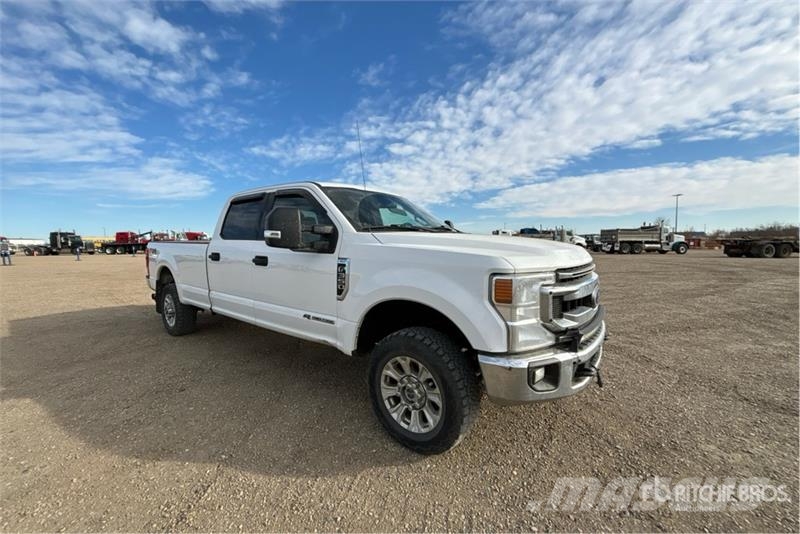 Ford F-350 XLT 4x4 Crew Cab Pickup Ostalo
