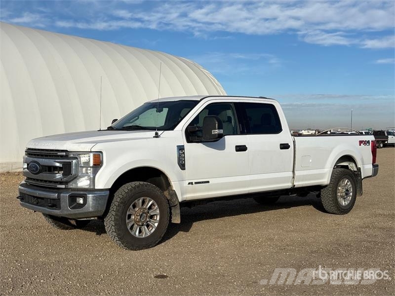 Ford F-350 XLT 4x4 Crew Cab Pickup Ostalo