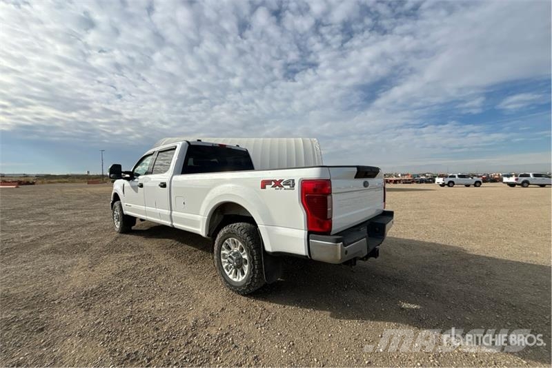 Ford F-350 XLT 4x4 Crew Cab Pickup Ostalo