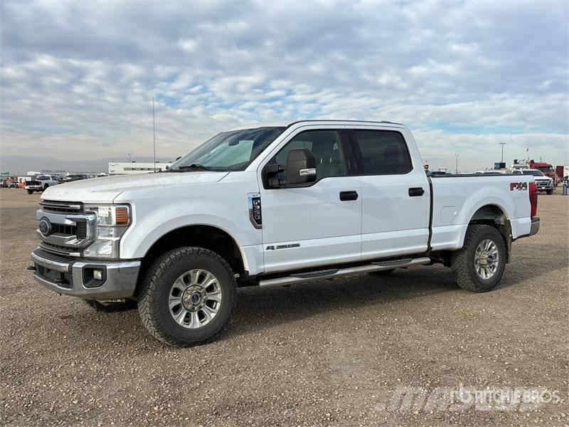 Ford F-350 XLT 4x4 Crew Cab Pickup Ostalo