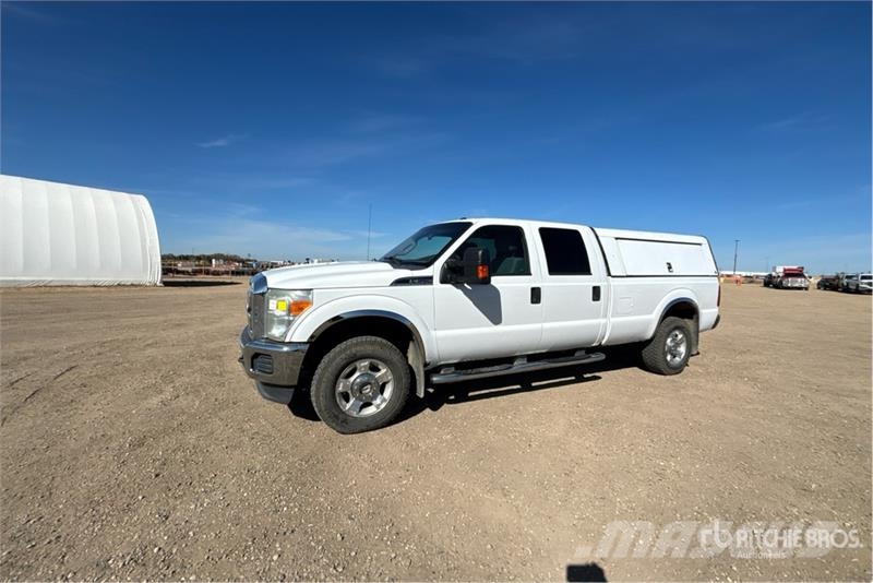 Ford F-350 XLT 4x4 Crew Cab Pickup Kita