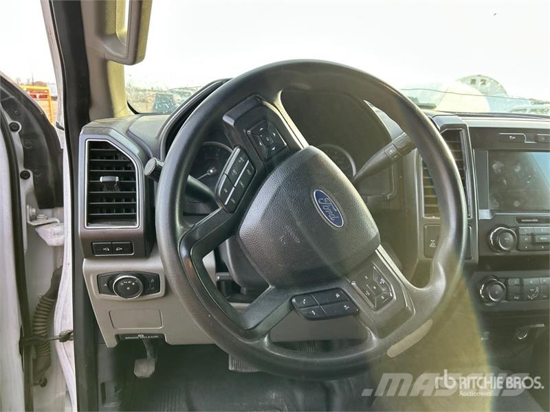 Ford F-350 XLT 4x4 Crew Cab Pickup أخرى