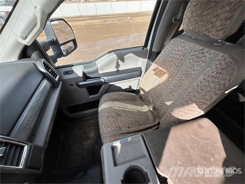 Ford F-350 XLT 4x4 Crew Cab Pickup 其他