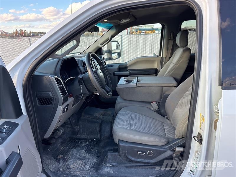 Ford F-350 XLT 4x4 Crew Cab Pickup Other