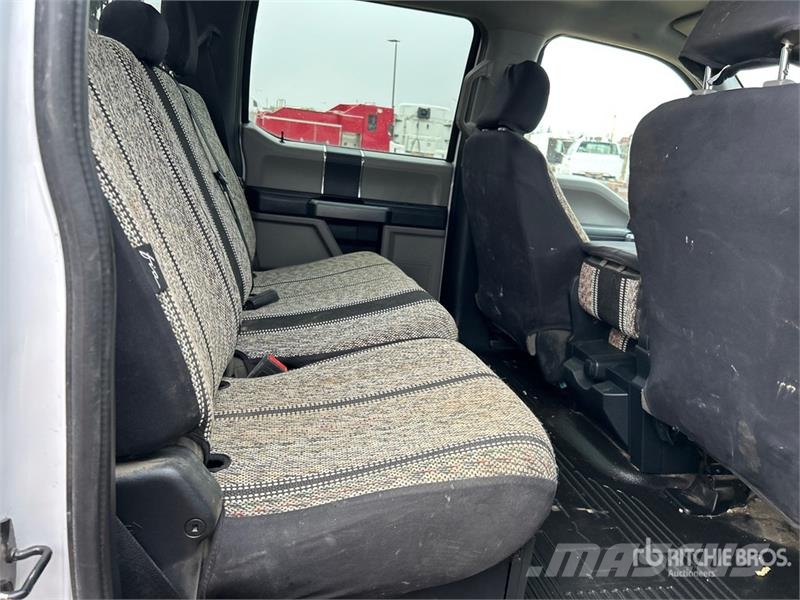 Ford F-350 XLT 4x4 Crew Cab Pickup أخرى