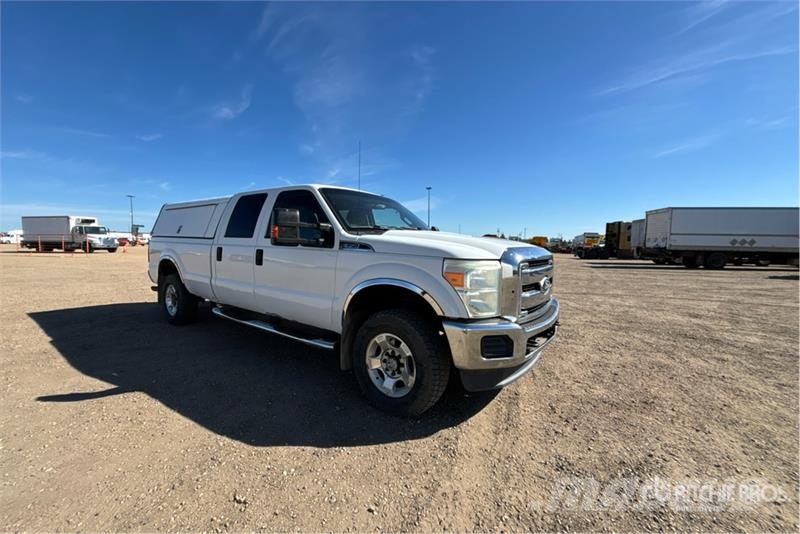 Ford F-350 XLT 4x4 Crew Cab Pickup Kita