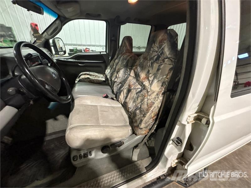 Ford F-350 XLT 4x4 Crew Cab Pickup Інше