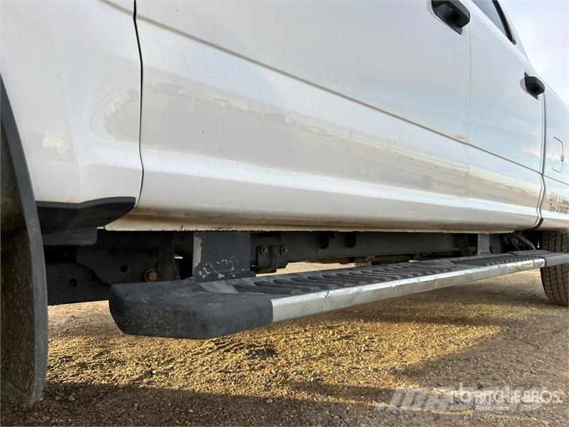 Ford F-350 XLT 4x4 Crew Cab Pickup أخرى