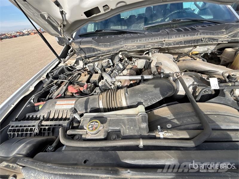 Ford F-350 XLT 4x4 Crew Cab Pickup Ostalo