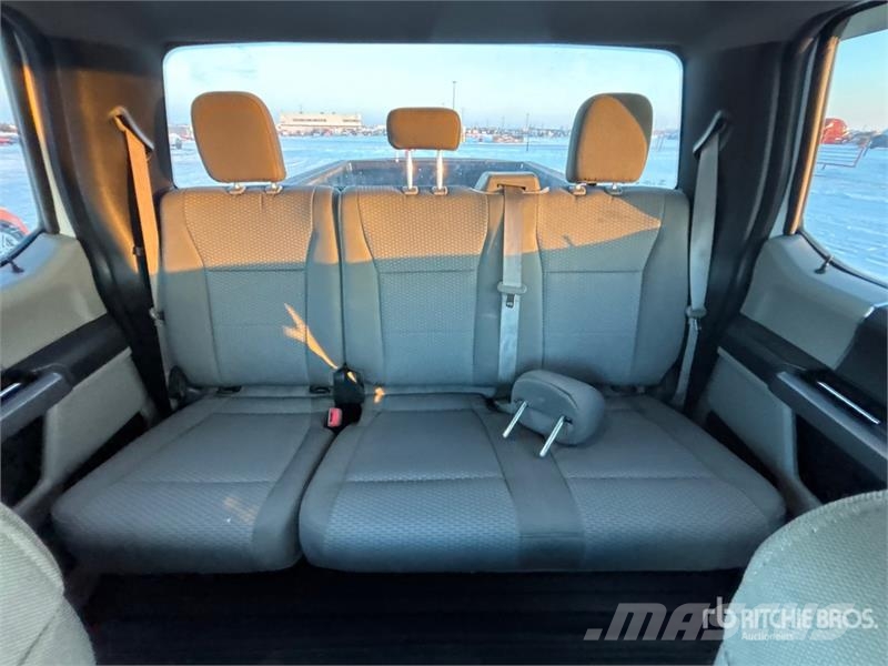 Ford F-350 XLT 4x4 Crew Cab Pickup Muu