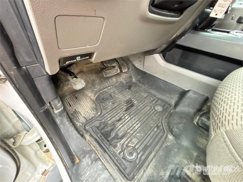 Ford F-350 XLT 4x4 Crew Cab Pickup أخرى