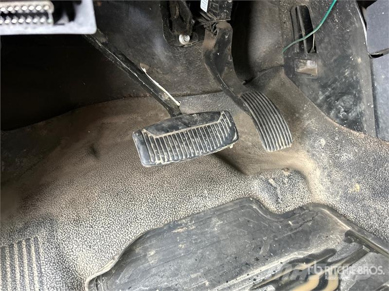 Ford F-350 XLT 4x4 Crew Cab Pickup Ostalo