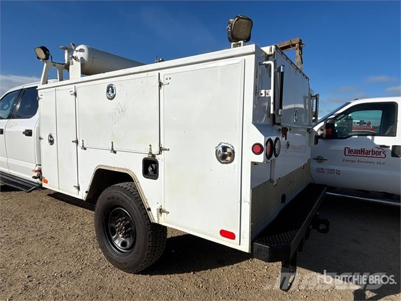 Ford F-350 XLT 4x4 Crew Cab Utility Truck Пікапи / Бічне розвантаження